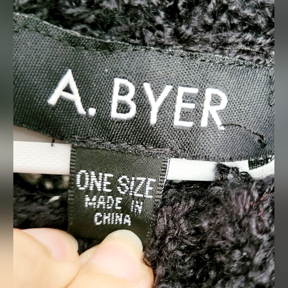 A.Byer Women's 100%acrylic One Size Sweater Ponchos Plaid Black/White/Red - Picture 8 of 16